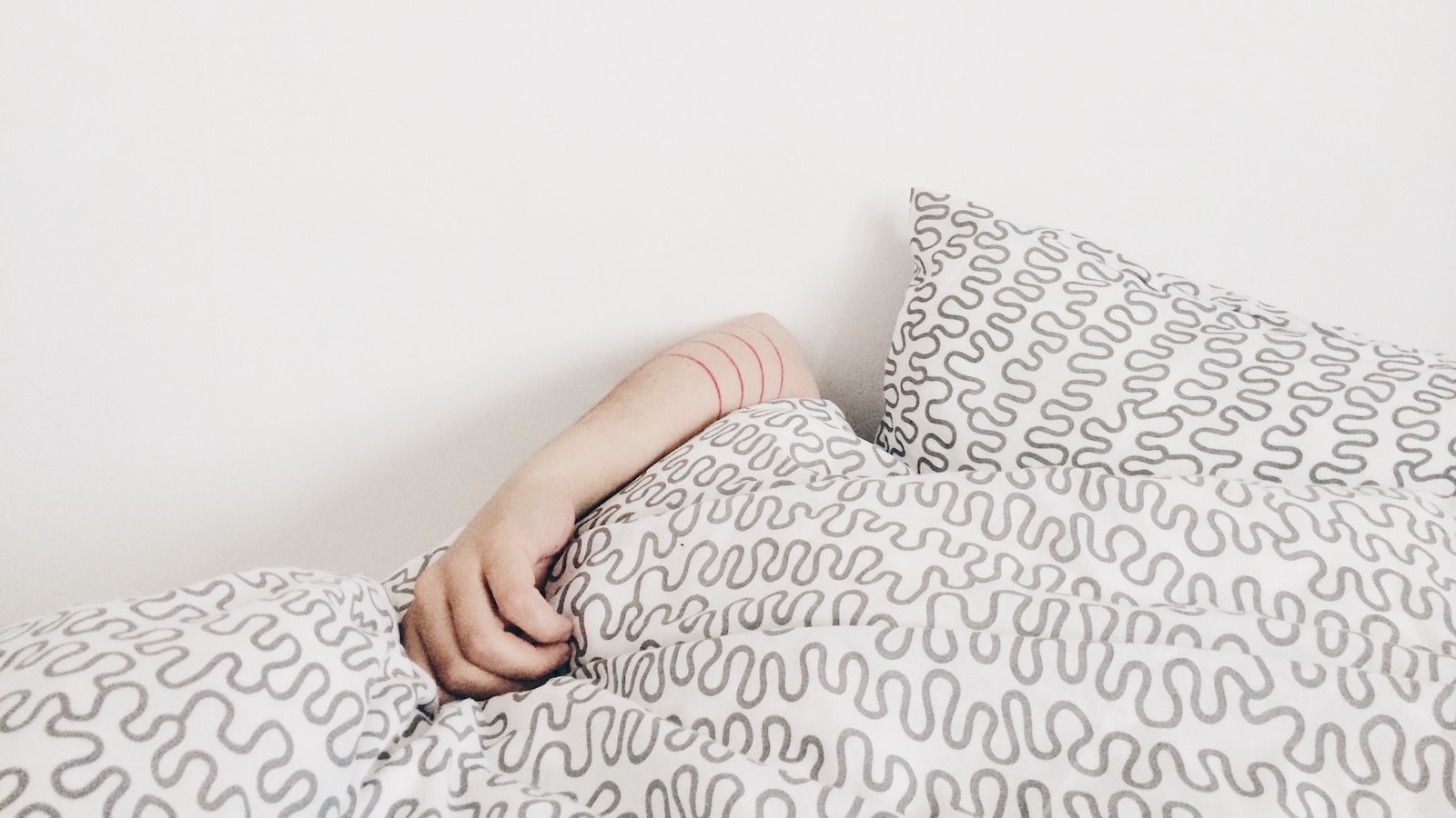 Sleep-Friendly Diet: The Influence of Food and Drinks on Sleep