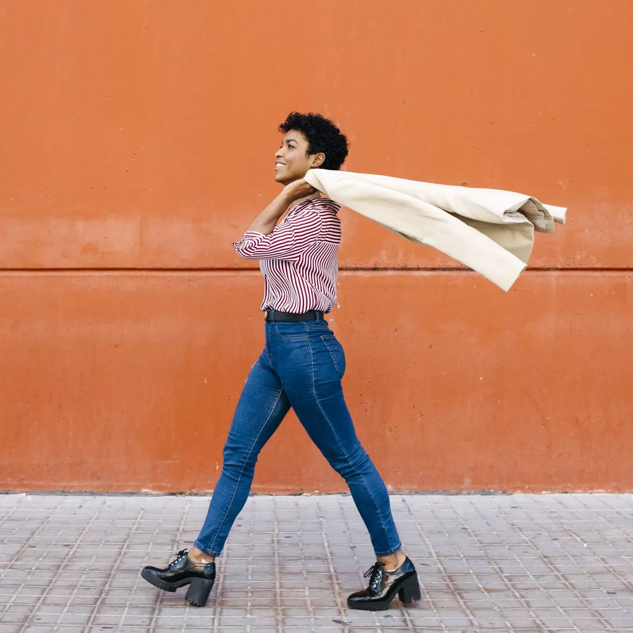 woman taking a 5 minute walk for workout motivation